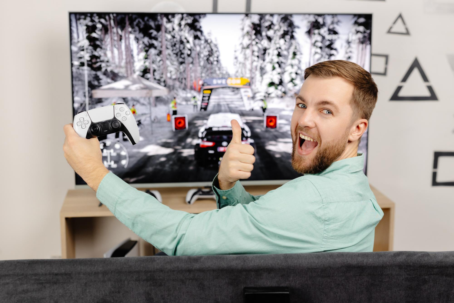Activer le mode jeu sur TV : latence minimale, réactivité honnête et VRR fluide, sans filtres artificiels ni artefacts gênants à l’écran